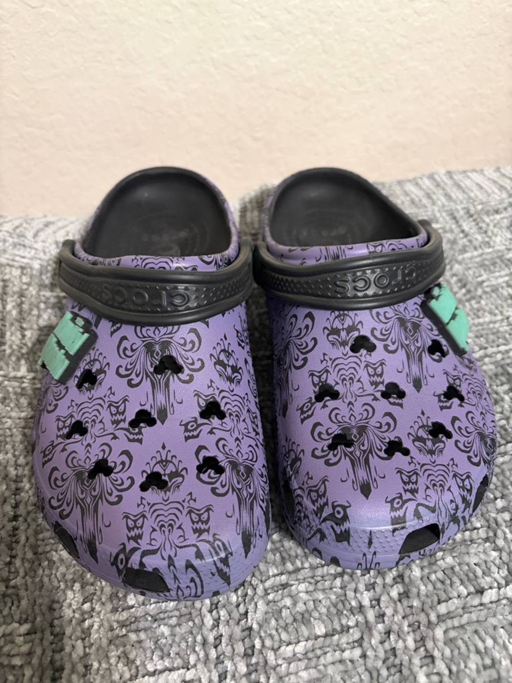CROCS Haunted Mansion - Picture 3 of 7